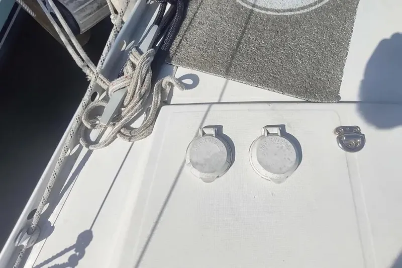 Slide: The Image of Deck view of 1990 Beneteau Oceanis 390 sailboat with ropes and fittings. - 8