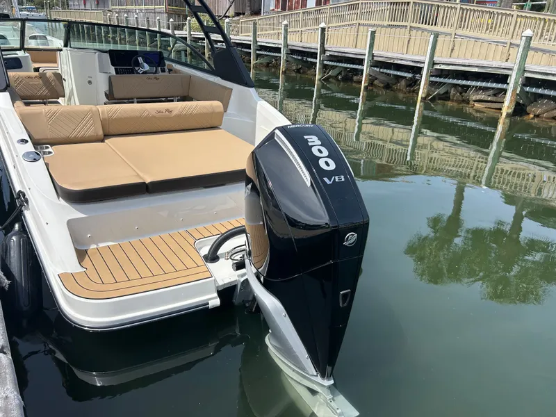 Slide: The Image of Sea Ray SDX 250 Outboard 2026 - 10