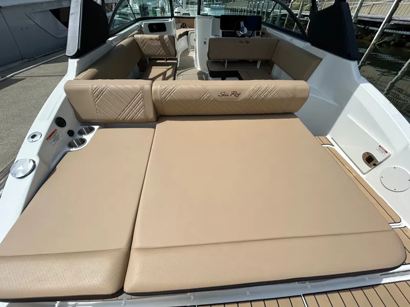 Slide: The Image of Sea Ray SDX 250 Outboard 2026 - 12
