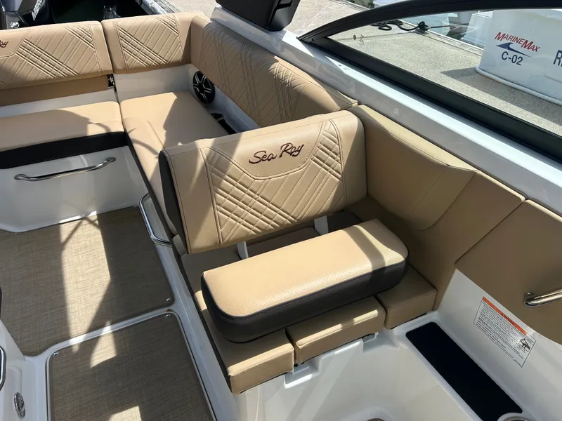 Slide: The Image of Sea Ray SDX 250 Outboard 2026 - 17