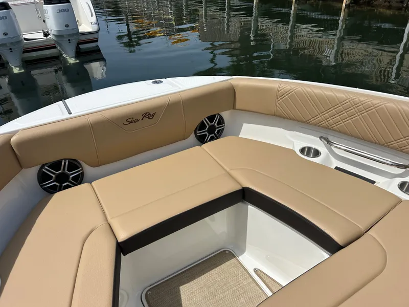 Slide: The Image of Sea Ray SDX 250 Outboard 2026 - 22