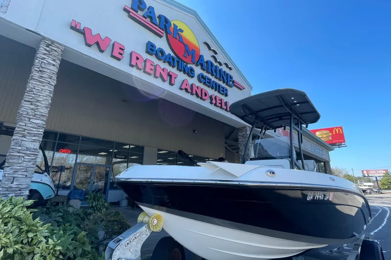 Slide: The Image of 2021 Yamaha Boats 195 FSH Sport displayed at Park Marine Boating Center. - 12