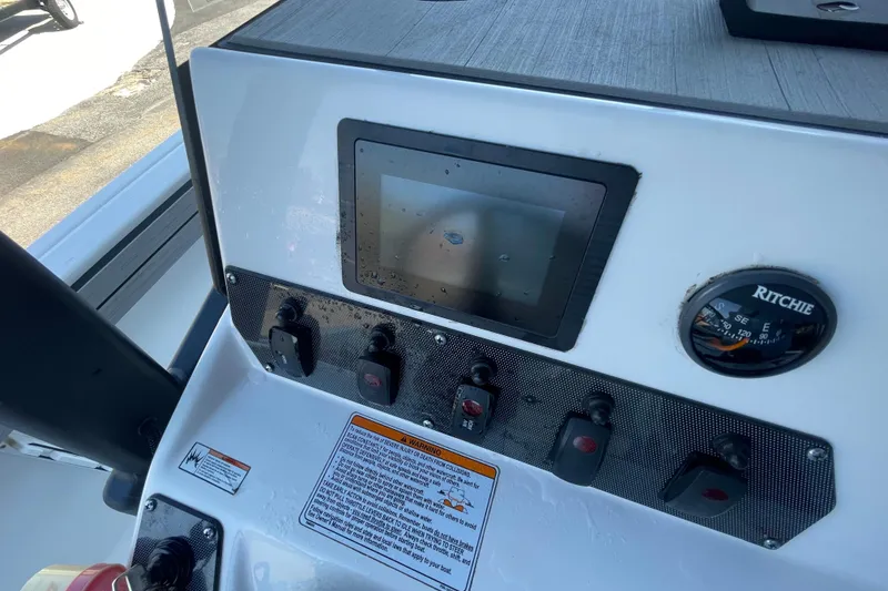 Slide: The Image of Control panel of 2021 Yamaha Boats 195 FSH Sport with touchscreen and compass. - 23