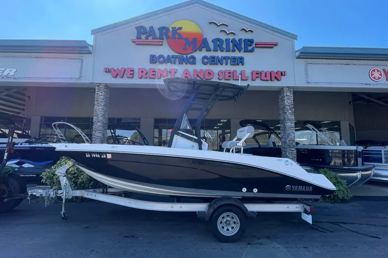 The Image of 2021 Yamaha Boats 195 FSH Sport at Park Marine Boating Center. - 9