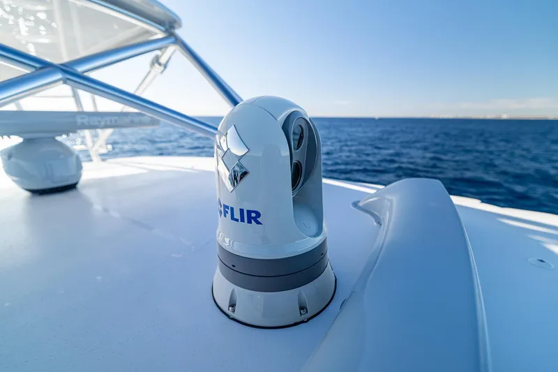 Slide: The Image of 2026 SeaVee 420Z boat with Raymarine radar on open ocean. - 23