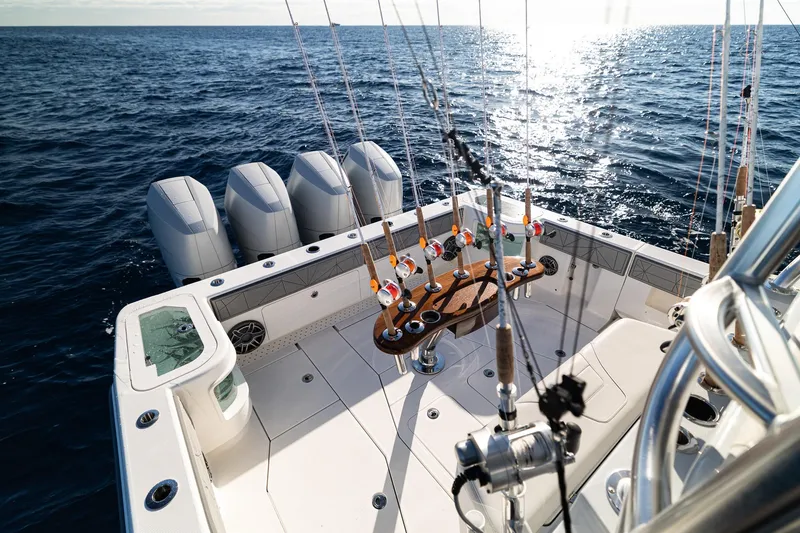 Slide: The Image of 2026 SeaVee 420Z fishing boat with rods and ocean view. - 28