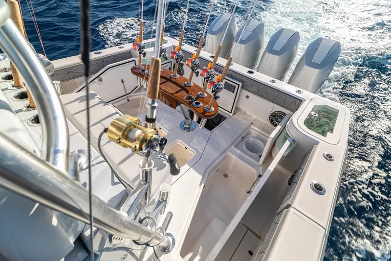 Slide: The Image of 2026 SeaVee 420Z boat with fishing rods and powerful engines on open water. - 41