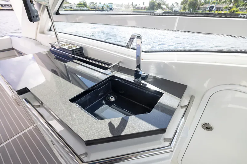 Slide: The Image of 2019 Formula 430 Super Sport Crossover boat sink and countertop detail. - 21