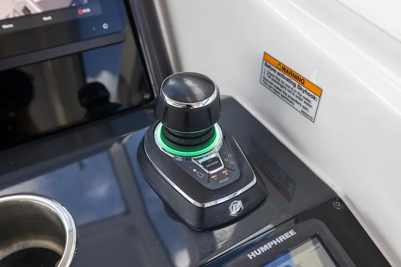 Slide: The Image of Joystick control on 2019 Formula 430 Super Sport Crossover boat dashboard. - 43
