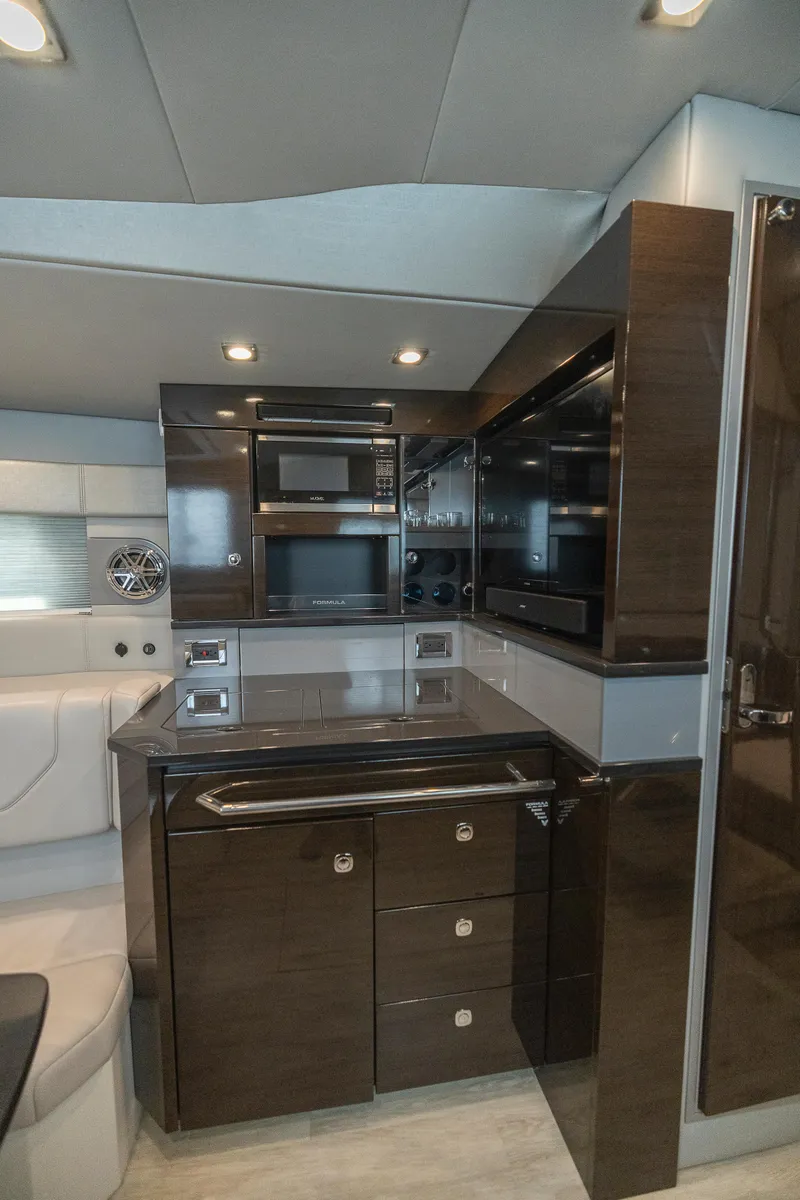 Slide: The Image of Formula 430 Super Sport Crossover 2019 - 50