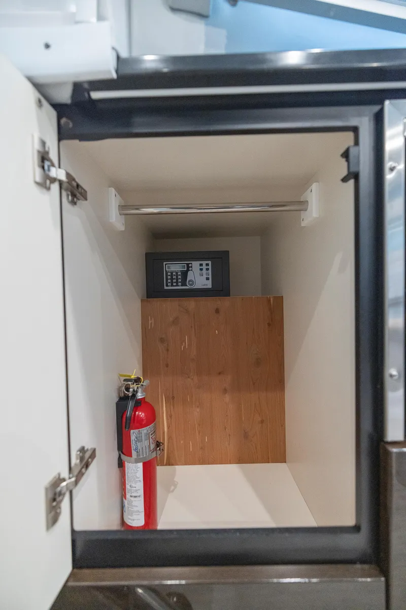 Slide: The Image of Formula 430 Super Sport Crossover 2019 - 64