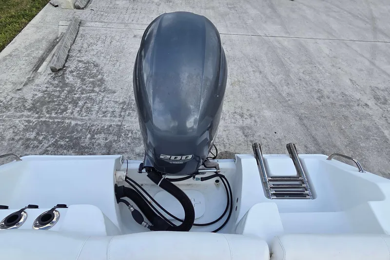 Slide: The Image of 2017 Sea Hunt Ultra 225 boat with Yamaha 200 outboard motor and swim ladder. - 7