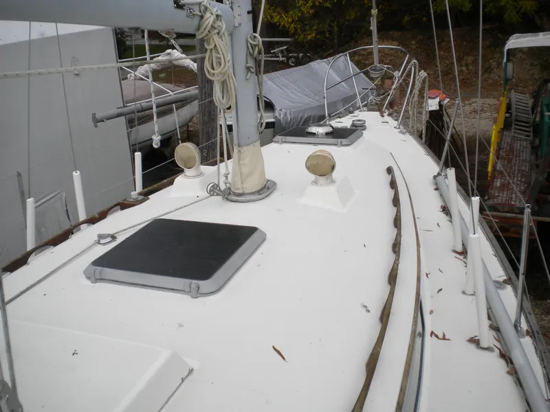 Slide: The Image of Deck of a 1980 Sabre 34 MK II sailboat in harbor. - 28