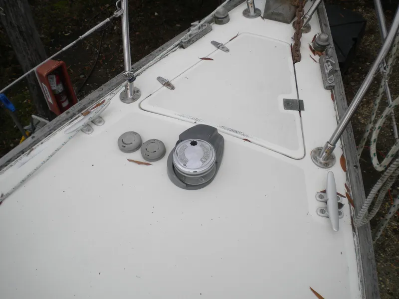 Slide: The Image of Deck of a 1980 Sabre 34 MK II sailboat. - 29