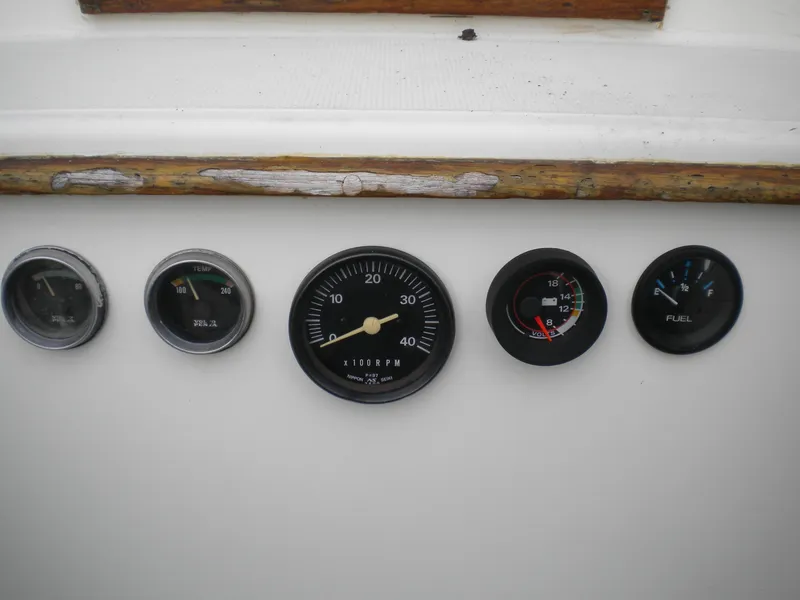 Slide: The Image of Dashboard of a 1980 Sabre 34 MK II. - 33