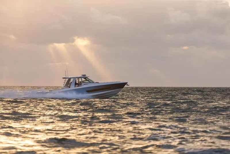 Slide: The Image of 2023-Boston-Whaler-420-Outrage-MarineMax - 20