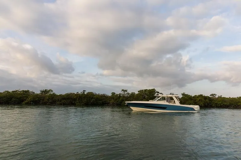 Slide: The Image of 2023-Boston-Whaler-420-Outrage-MarineMax - 25