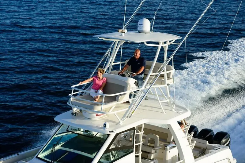 Slide: The Image of 2023-Boston-Whaler-420-Outrage-MarineMax - 7