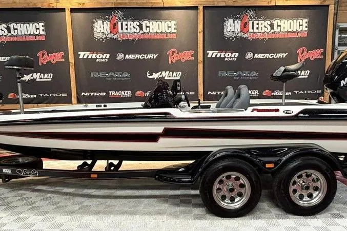 The Image of 2010 Bass Cat Puma boat on display at Angler's Choice showroom. - 1