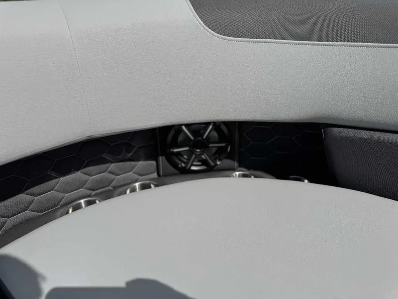 Slide: The Image of Veranda VR 235L 2026 - 10