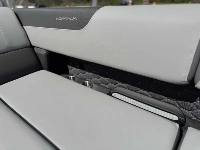 Slide: The Image of Veranda VR 235L 2026 - 11