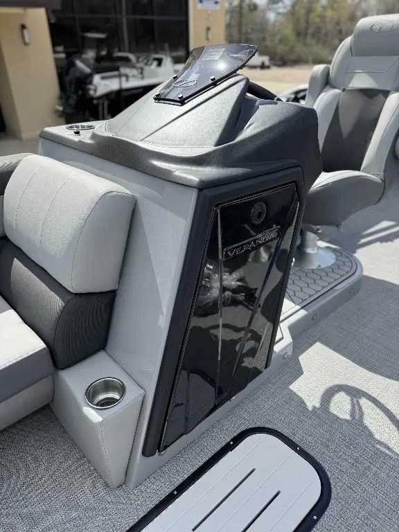 Slide: The Image of Veranda VR 235L 2026 - 12