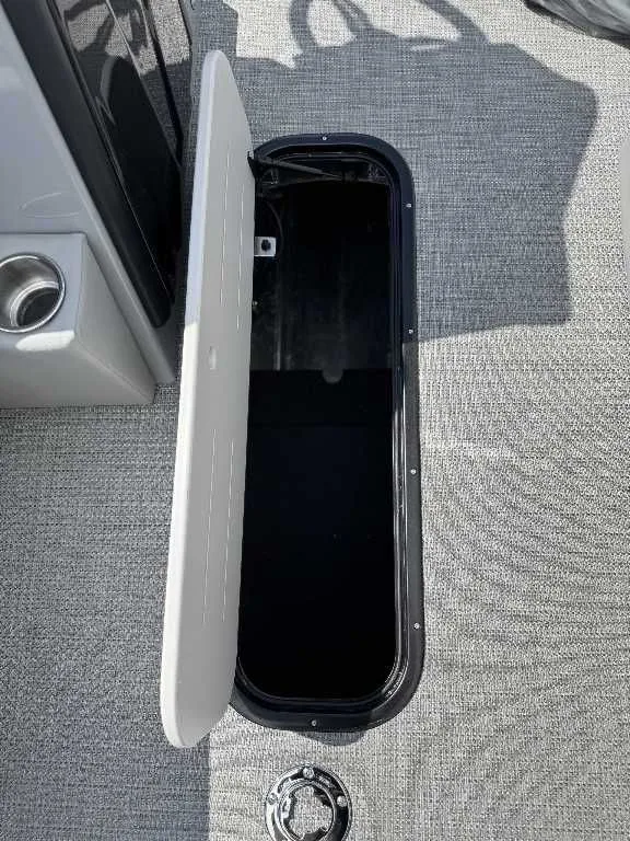 Slide: The Image of Veranda VR 235L 2026 - 13