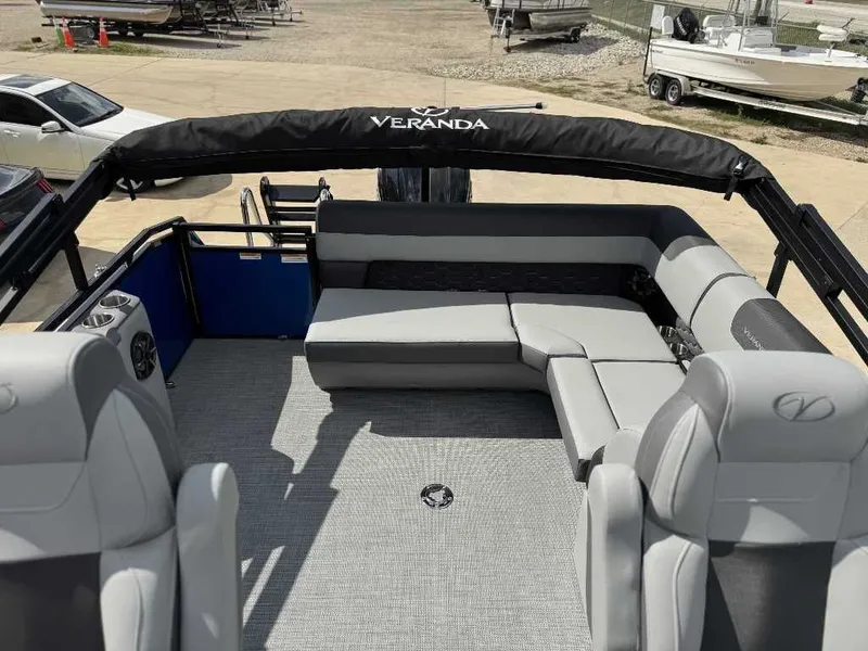 Slide: The Image of Veranda VR 235L 2026 - 18