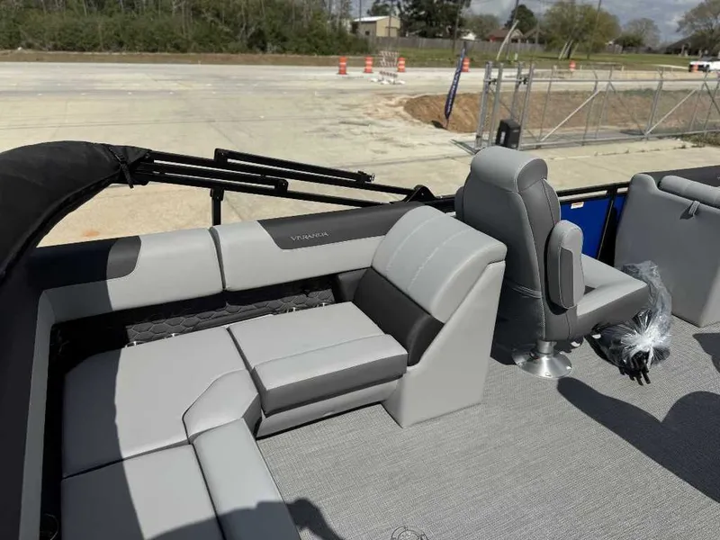 Slide: The Image of Veranda VR 235L 2026 - 20