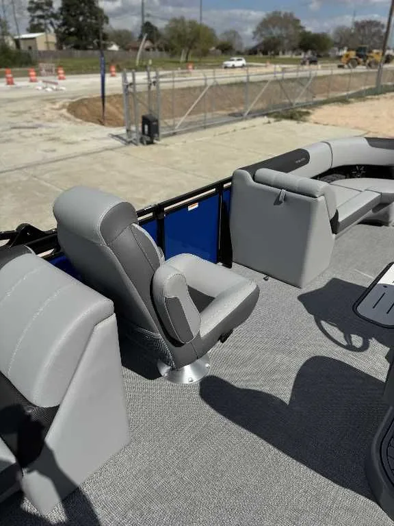 Slide: The Image of Veranda VR 235L 2026 - 21