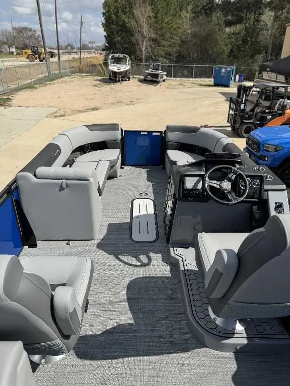 Slide: The Image of Veranda VR 235L 2026 - 22