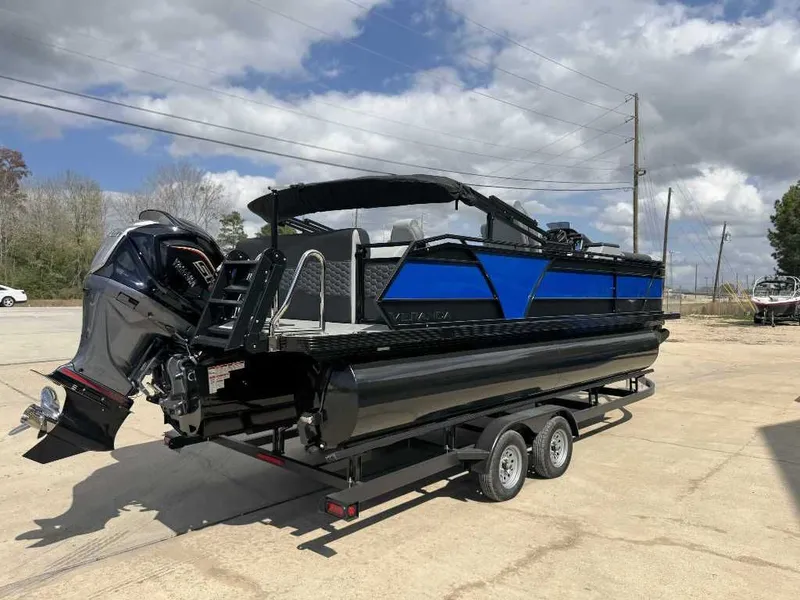 Slide: The Image of Veranda VR 235L 2026 - 3