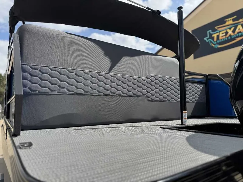 Slide: The Image of Veranda VR 235L 2026 - 5