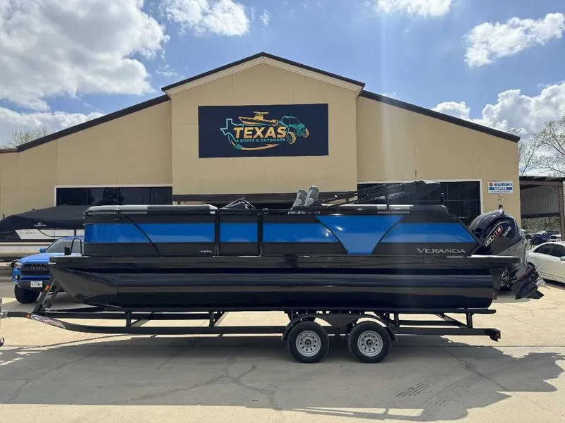 Slide: The Image of Veranda VR 235L 2026 - 7
