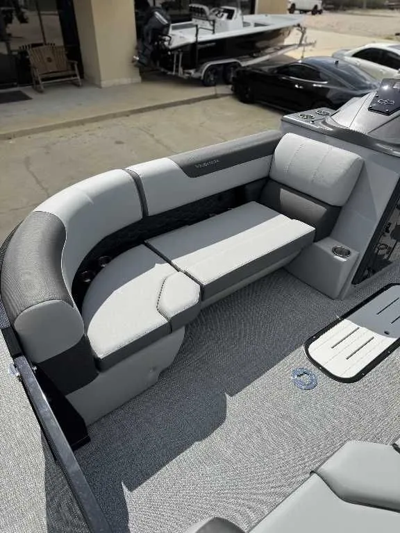 Slide: The Image of Veranda VR 235L 2026 - 9