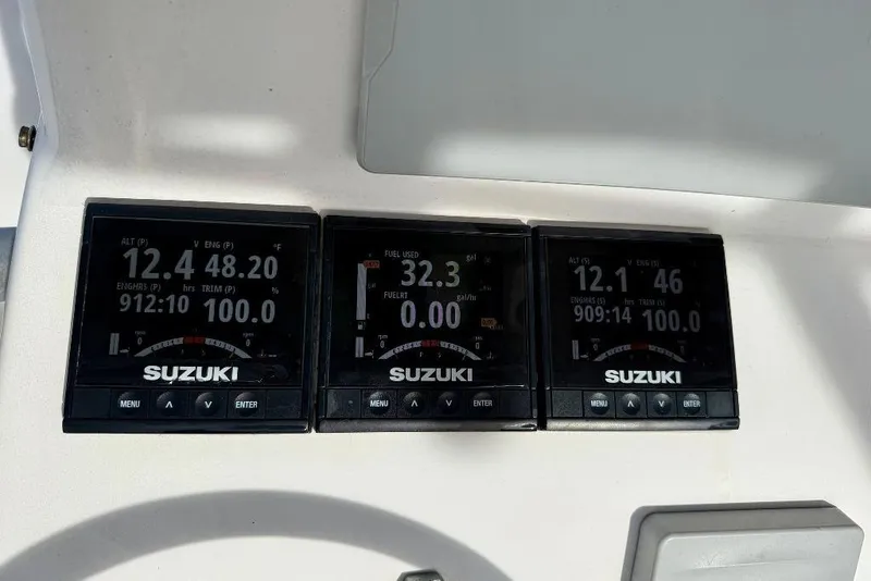 Slide: The Image of Suzuki engine displays on a 2007 Cape Horn 24 OS boat dashboard. - 3