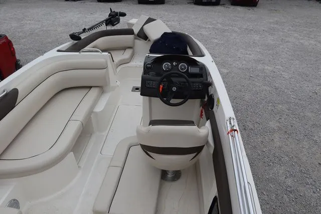 Slide: The Image of Bayliner 190 DB 2019 - 5