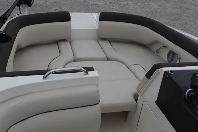 Slide: The Image of Bayliner 190 DB 2019 - 6