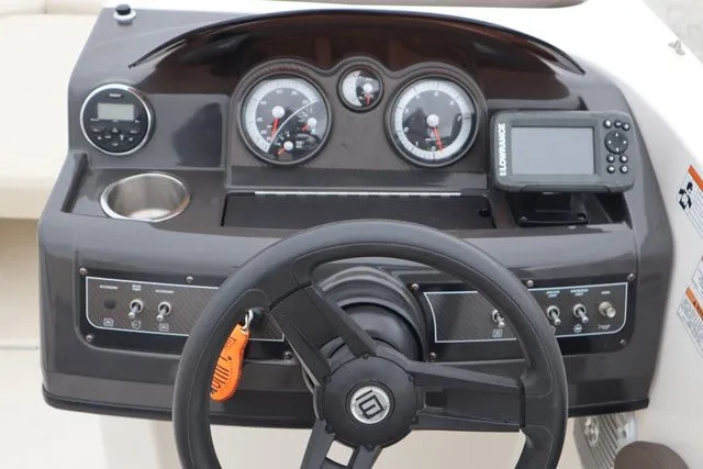 Slide: The Image of Bayliner 190 DB 2019 - 7