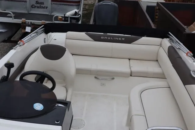 Slide: The Image of Bayliner 190 DB 2019 - 8