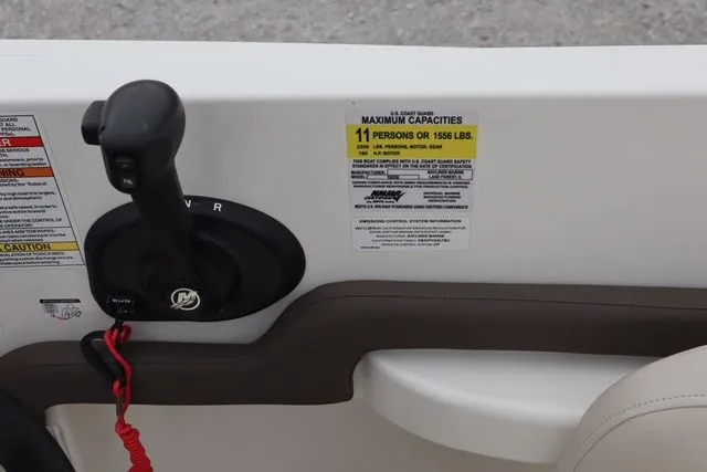 Slide: The Image of Bayliner 190 DB 2019 - 9