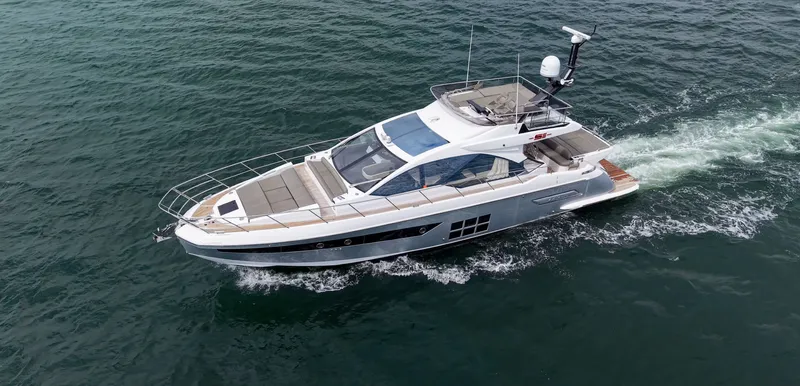 Slide: The Image of Azimut S6 2020 - 11