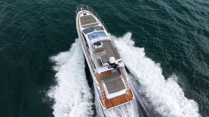 Slide: The Image of Azimut S6 2020 - 13