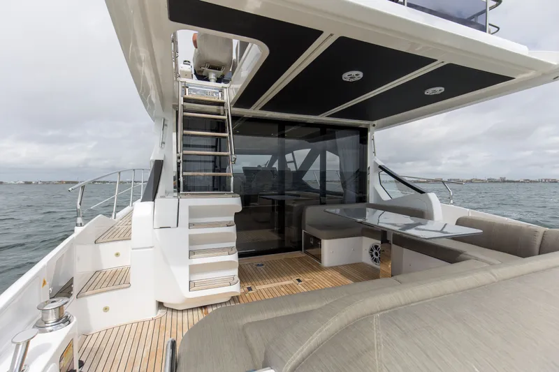 Slide: The Image of Azimut S6 2020 - 19