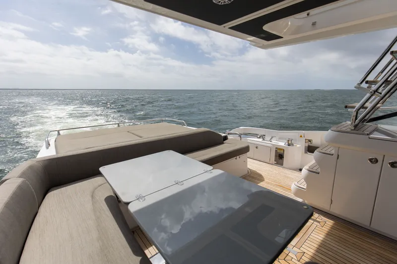 Slide: The Image of Azimut S6 2020 - 22