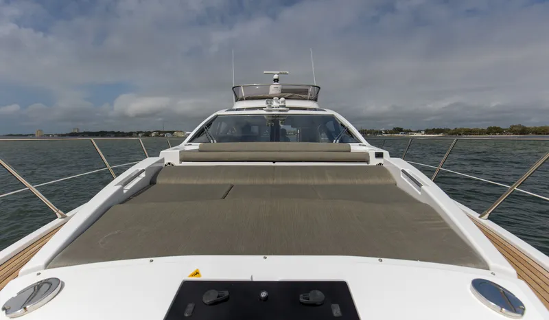 Slide: The Image of Azimut S6 2020 - 30
