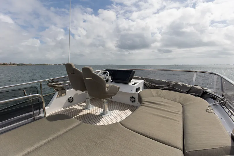 Slide: The Image of Azimut S6 2020 - 32
