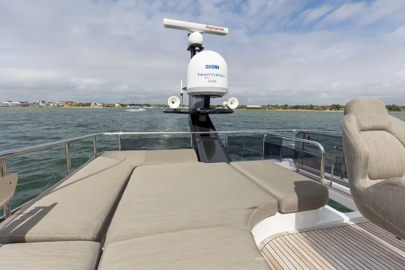 Slide: The Image of Azimut S6 2020 - 35