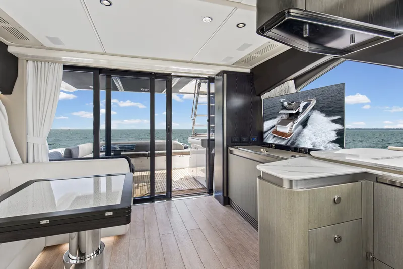 Slide: The Image of Azimut S6 2020 - 44