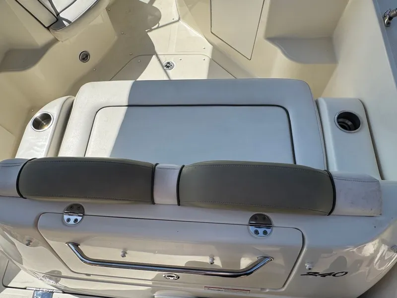 Slide: The Image of Sea Ray 240 Sundancer 2006 - 11